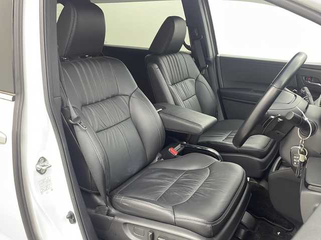 ホンダ オデッセイ ハイブリッド e:HEVアブソルート EXブラックED 大阪府 2023(令5)年 1.9万km プラチナホワイトパール 純正11インチナビ/【フルセグＴＶ/ＡＭ/ＦＭ/ＣＤ/ＤＶＤ/ＢＴ/ＵＳＢ/ＨＤＭＩ//ＡｐｐｌｅＣａｒＰｌａｙ/ＡｎｄｒｏｉｄＡｕｔｏ】/純正ドライブレコーダー前後/ETC/バックカメラ(全方位)/Honda SENSING/・衝突軽減ブレーキ/・誤発進抑制機能/・後方誤発進抑制機能/・近距離衝突軽減ブレーキ/・歩行者事故低減ステアリング/・路外逸脱抑制機能/・追従機能付きアダプティブクルーズコントロール/・車線維持支援システム/・先行車発進お知らせ機能/・標識認識機能/・オートハイビーム/・ブラインドスポットインフォメーション/・パーキングセンサーシステム/・後退出庫サポート/パワーシート(D席・N席・2列目)/シートヒーター(D席・N席・２列目)/オットマン(2列目)/両側パワースライドドア/パワーバックドア/純正フロアマット/スマートキー