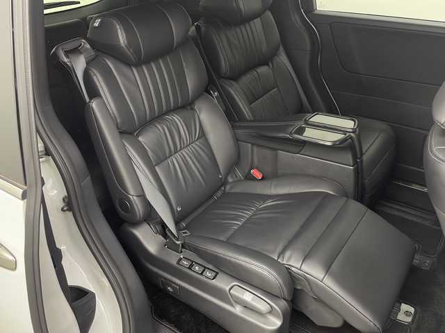 ホンダ オデッセイ ハイブリッド e:HEVアブソルート EXブラックED 大阪府 2023(令5)年 1.9万km プラチナホワイトパール 純正11インチナビ/【フルセグＴＶ/ＡＭ/ＦＭ/ＣＤ/ＤＶＤ/ＢＴ/ＵＳＢ/ＨＤＭＩ//ＡｐｐｌｅＣａｒＰｌａｙ/ＡｎｄｒｏｉｄＡｕｔｏ】/純正ドライブレコーダー前後/ETC/バックカメラ(全方位)/Honda SENSING/・衝突軽減ブレーキ/・誤発進抑制機能/・後方誤発進抑制機能/・近距離衝突軽減ブレーキ/・歩行者事故低減ステアリング/・路外逸脱抑制機能/・追従機能付きアダプティブクルーズコントロール/・車線維持支援システム/・先行車発進お知らせ機能/・標識認識機能/・オートハイビーム/・ブラインドスポットインフォメーション/・パーキングセンサーシステム/・後退出庫サポート/パワーシート(D席・N席・2列目)/シートヒーター(D席・N席・２列目)/オットマン(2列目)/両側パワースライドドア/パワーバックドア/純正フロアマット/スマートキー