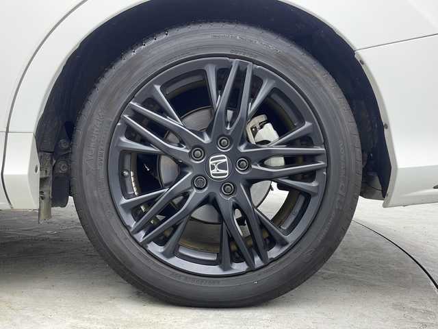 ホンダ オデッセイ ハイブリッド e:HEVアブソルート EXブラックED 大阪府 2023(令5)年 1.9万km プラチナホワイトパール 純正11インチナビ/【フルセグＴＶ/ＡＭ/ＦＭ/ＣＤ/ＤＶＤ/ＢＴ/ＵＳＢ/ＨＤＭＩ//ＡｐｐｌｅＣａｒＰｌａｙ/ＡｎｄｒｏｉｄＡｕｔｏ】/純正ドライブレコーダー前後/ETC/バックカメラ(全方位)/Honda SENSING/・衝突軽減ブレーキ/・誤発進抑制機能/・後方誤発進抑制機能/・近距離衝突軽減ブレーキ/・歩行者事故低減ステアリング/・路外逸脱抑制機能/・追従機能付きアダプティブクルーズコントロール/・車線維持支援システム/・先行車発進お知らせ機能/・標識認識機能/・オートハイビーム/・ブラインドスポットインフォメーション/・パーキングセンサーシステム/・後退出庫サポート/パワーシート(D席・N席・2列目)/シートヒーター(D席・N席・２列目)/オットマン(2列目)/両側パワースライドドア/パワーバックドア/純正フロアマット/スマートキー