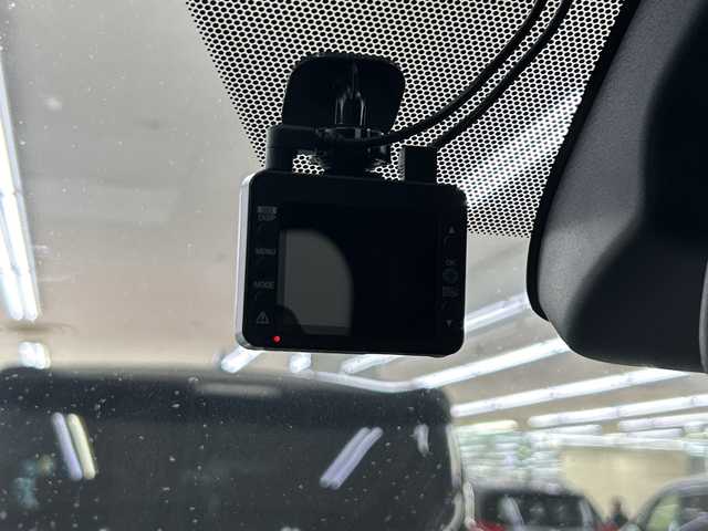 トヨタ ノア ハイブリッド S－Z 神奈川県 2022(令4)年 2.9万km ホワイトパールクリスタルシャイン 純正10.5インチディスプレイオーディオ/Bluetooth Miracast フルセグ DVD CD USB/バックカメラ/純正14型フリップダウンモニター/両側パワースライドドア/トヨタセーフティセンス/レーダークルーズコントロール/ブラインドスポットモニター/シートヒーター/ビルトインETC2.0/ドライブレコーダー前後/純正フロアマット/スマートキー/LEDヘッドライト/オートライト/オートマチックハイビーム/純正17インチアルミホイール/ドアバイザー/レーンキープアシスト/クリアランスソナー