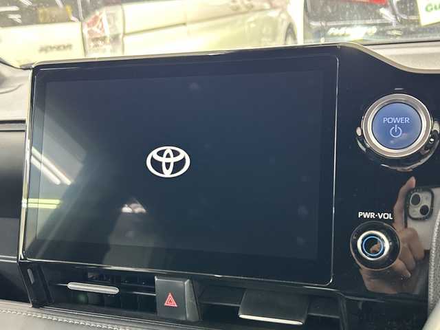 トヨタ ノア ハイブリッド S－Z 神奈川県 2022(令4)年 2.9万km ホワイトパールクリスタルシャイン 純正10.5インチディスプレイオーディオ/Bluetooth Miracast フルセグ DVD CD USB/バックカメラ/純正14型フリップダウンモニター/両側パワースライドドア/トヨタセーフティセンス/レーダークルーズコントロール/ブラインドスポットモニター/シートヒーター/ビルトインETC2.0/ドライブレコーダー前後/純正フロアマット/スマートキー/LEDヘッドライト/オートライト/オートマチックハイビーム/純正17インチアルミホイール/ドアバイザー/レーンキープアシスト/クリアランスソナー