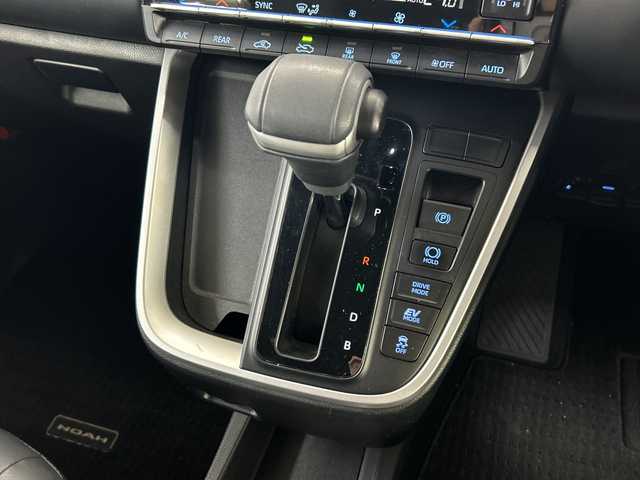 トヨタ ノア ハイブリッド S－Z 神奈川県 2022(令4)年 2.9万km ホワイトパールクリスタルシャイン 純正10.5インチディスプレイオーディオ/Bluetooth Miracast フルセグ DVD CD USB/バックカメラ/純正14型フリップダウンモニター/両側パワースライドドア/トヨタセーフティセンス/レーダークルーズコントロール/ブラインドスポットモニター/シートヒーター/ビルトインETC2.0/ドライブレコーダー前後/純正フロアマット/スマートキー/LEDヘッドライト/オートライト/オートマチックハイビーム/純正17インチアルミホイール/ドアバイザー/レーンキープアシスト/クリアランスソナー