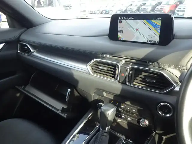 マツダ ＣＸ－８ 25S 千葉県 2019(平31)年 5.4万km スノーフレイクホワイトパールマイカ スマートシティブレーキサポート/ブラインドスポットモニター/レーンキープ・アシスト・システム/純正SDナビ/地デジTV/【DVD/CD再生機能　Bluetooth接続】/サイド/バックカメラ/革巻きステアリング/ETC/LEDヘッドライト/ウインカーミラー/コーナーセンサー/純正17インチアルミホイル/サイド/カーテンエアバッグ/アドバンストキーレスエントリー