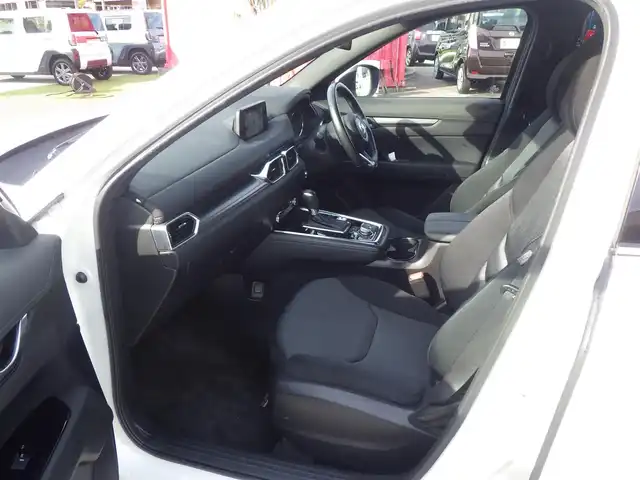 マツダ ＣＸ－８ 25S 千葉県 2019(平31)年 5.4万km スノーフレイクホワイトパールマイカ スマートシティブレーキサポート/ブラインドスポットモニター/レーンキープ・アシスト・システム/純正SDナビ/地デジTV/【DVD/CD再生機能　Bluetooth接続】/サイド/バックカメラ/革巻きステアリング/ETC/LEDヘッドライト/ウインカーミラー/コーナーセンサー/純正17インチアルミホイル/サイド/カーテンエアバッグ/アドバンストキーレスエントリー