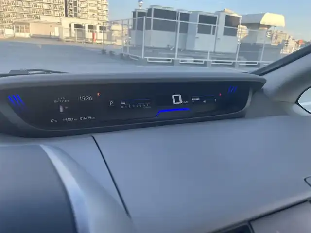 ホンダ フリード G ホンダセンシング 東京都 2020(令2)年 1.7万km プラチナホワイトパール ワンオーナー/Gatheres製　９インチプレミアインターナビ/（MUSIC ROCK/BT/DVD/CD)/バックカメラ/純正ドライブレコーダー（DRH-204VD)/助手席リフトアップシート/両側パワースライドドア/ビルトインETC/ヒーテッドミラー/アイドリングストップ/エンジンプッシュボタン/社外１５インチアルミ/バイザー・マット/ホンダセンシング/衝突軽減ブレーキ/誤発進抑制機能/後方誤発進抑制機能/歩行者事故低減ステアリング/先行車発進お知らせ/標識認識機能/アダプティブクルーズコントロール/車線維持支援システム/スペアキー１本/保証書・取説