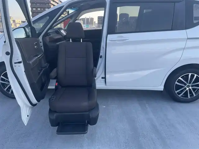 ホンダ フリード G ホンダセンシング 東京都 2020(令2)年 1.7万km プラチナホワイトパール ワンオーナー/Gatheres製　９インチプレミアインターナビ/（MUSIC ROCK/BT/DVD/CD)/バックカメラ/純正ドライブレコーダー（DRH-204VD)/助手席リフトアップシート/両側パワースライドドア/ビルトインETC/ヒーテッドミラー/アイドリングストップ/エンジンプッシュボタン/社外１５インチアルミ/バイザー・マット/ホンダセンシング/衝突軽減ブレーキ/誤発進抑制機能/後方誤発進抑制機能/歩行者事故低減ステアリング/先行車発進お知らせ/標識認識機能/アダプティブクルーズコントロール/車線維持支援システム/スペアキー１本/保証書・取説