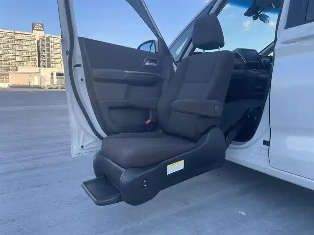 ホンダ フリード G ホンダセンシング 東京都 2020(令2)年 1.7万km プラチナホワイトパール ワンオーナー/Gatheres製　９インチプレミアインターナビ/（MUSIC ROCK/BT/DVD/CD)/バックカメラ/純正ドライブレコーダー（DRH-204VD)/助手席リフトアップシート/両側パワースライドドア/ビルトインETC/ヒーテッドミラー/アイドリングストップ/エンジンプッシュボタン/社外１５インチアルミ/バイザー・マット/ホンダセンシング/衝突軽減ブレーキ/誤発進抑制機能/後方誤発進抑制機能/歩行者事故低減ステアリング/先行車発進お知らせ/標識認識機能/アダプティブクルーズコントロール/車線維持支援システム/スペアキー１本/保証書・取説