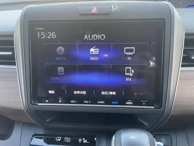 ホンダ フリード G ホンダセンシング 東京都 2020(令2)年 1.7万km プラチナホワイトパール ワンオーナー/Gatheres製　９インチプレミアインターナビ/（MUSIC ROCK/BT/DVD/CD)/バックカメラ/純正ドライブレコーダー（DRH-204VD)/助手席リフトアップシート/両側パワースライドドア/ビルトインETC/ヒーテッドミラー/アイドリングストップ/エンジンプッシュボタン/社外１５インチアルミ/バイザー・マット/ホンダセンシング/衝突軽減ブレーキ/誤発進抑制機能/後方誤発進抑制機能/歩行者事故低減ステアリング/先行車発進お知らせ/標識認識機能/アダプティブクルーズコントロール/車線維持支援システム/スペアキー１本/保証書・取説