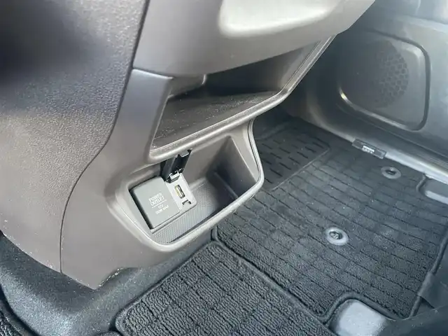 ホンダ フリード G ホンダセンシング 東京都 2020(令2)年 1.7万km プラチナホワイトパール ワンオーナー/Gatheres製　９インチプレミアインターナビ/（MUSIC ROCK/BT/DVD/CD)/バックカメラ/純正ドライブレコーダー（DRH-204VD)/助手席リフトアップシート/両側パワースライドドア/ビルトインETC/ヒーテッドミラー/アイドリングストップ/エンジンプッシュボタン/社外１５インチアルミ/バイザー・マット/ホンダセンシング/衝突軽減ブレーキ/誤発進抑制機能/後方誤発進抑制機能/歩行者事故低減ステアリング/先行車発進お知らせ/標識認識機能/アダプティブクルーズコントロール/車線維持支援システム/スペアキー１本/保証書・取説