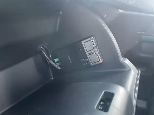 ホンダ フリード G ホンダセンシング 東京都 2020(令2)年 1.7万km プラチナホワイトパール ワンオーナー/Gatheres製　９インチプレミアインターナビ/（MUSIC ROCK/BT/DVD/CD)/バックカメラ/純正ドライブレコーダー（DRH-204VD)/助手席リフトアップシート/両側パワースライドドア/ビルトインETC/ヒーテッドミラー/アイドリングストップ/エンジンプッシュボタン/社外１５インチアルミ/バイザー・マット/ホンダセンシング/衝突軽減ブレーキ/誤発進抑制機能/後方誤発進抑制機能/歩行者事故低減ステアリング/先行車発進お知らせ/標識認識機能/アダプティブクルーズコントロール/車線維持支援システム/スペアキー１本/保証書・取説