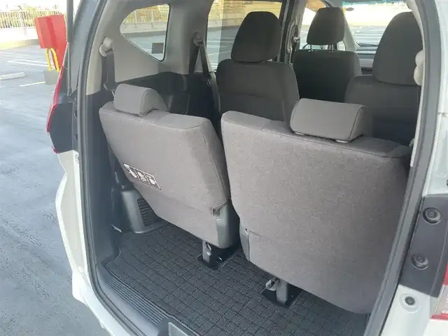 ホンダ フリード G ホンダセンシング 東京都 2020(令2)年 1.7万km プラチナホワイトパール ワンオーナー/Gatheres製　９インチプレミアインターナビ/（MUSIC ROCK/BT/DVD/CD)/バックカメラ/純正ドライブレコーダー（DRH-204VD)/助手席リフトアップシート/両側パワースライドドア/ビルトインETC/ヒーテッドミラー/アイドリングストップ/エンジンプッシュボタン/社外１５インチアルミ/バイザー・マット/ホンダセンシング/衝突軽減ブレーキ/誤発進抑制機能/後方誤発進抑制機能/歩行者事故低減ステアリング/先行車発進お知らせ/標識認識機能/アダプティブクルーズコントロール/車線維持支援システム/スペアキー１本/保証書・取説