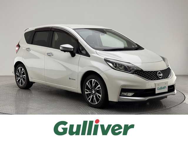日産 ノート e－パワー X モード・プレミア 兵庫県 2017(平29)年 5.5万km ブリリアントホワイトパール 純正ナビ（CD/DVD/AUX/BT/フルセグ）/アラウンドビューモニター/ETC/前方ドライブレコーダー/インテリジェントルームミラー/エマージェンシーブレーキ/車線逸脱警報/前後ソナー/LEDヘッドライト/オートライト/ステアリングリモコン/プッシュスタート/スマートキー/アルパイン製ツイーター