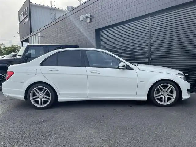 メルセデス・ベンツ Ｃ２００ ブルーエフィシェンシー AVG 三重県 2011(平23)年 10.9万km 白 純正ナビ/バックカメラ /純正17インチアルミ