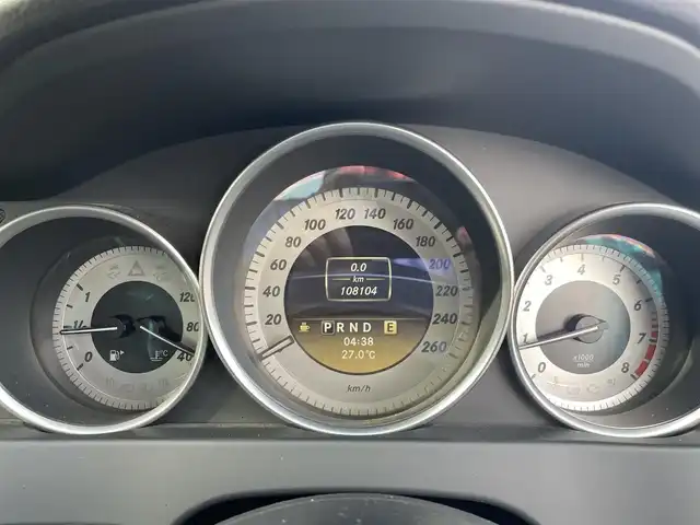 メルセデス・ベンツ Ｃ２００ ブルーエフィシェンシー AVG 三重県 2011(平23)年 10.9万km 白 純正ナビ/バックカメラ /純正17インチアルミ