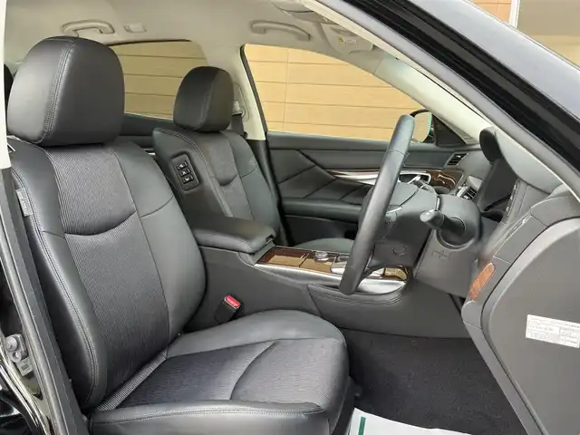 日産 フーガ ハイブリッド 香川県 2017(平29)年 5万km スーパーブラック ワンオーナー/メーカーナビ/フルセグ/アラウンドビューモニター/ハーフレザーシート/前席パワーシート/オットマン/純正18インチアルミ/LEDヘッドライト/エマージェンシーブレーキ/レーダークルーズコントロール/BSM/ドライブレコーダー/スマートキー/ビルトインETC