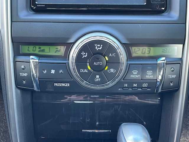 トヨタ マークＸ 250G Sパッケージ 静岡県 2015(平27)年 7.1万km ホワイトパールクリスタルシャイン ●純正SDナビ/(フルセグ/CD/DVD/Bluetooth)/(NSZN-W64T)/●バックカメラ/●クルーズコントロール/●運転席パワーシート/●フォグランプ/●オートライト/●革巻きステアリング/●パドルシフト/●ステアリングスイッチ/●ETC/●前後ドライブレコーダー/●電動格納ウィンカーミラー/●スマートキー/●プッシュスタート/●純正フロアマット/●社外18インチアルミホイール/(ヴォルテック)/●W+サイド+カーテン+ニーSRS+ABS/●保証書/●車両取扱説明書/●ナビ取扱説明書