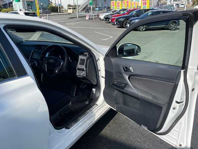 トヨタ マークＸ 250G Sパッケージ 静岡県 2015(平27)年 7.1万km ホワイトパールクリスタルシャイン ●純正SDナビ/(フルセグ/CD/DVD/Bluetooth)/(NSZN-W64T)/●バックカメラ/●クルーズコントロール/●運転席パワーシート/●フォグランプ/●オートライト/●革巻きステアリング/●パドルシフト/●ステアリングスイッチ/●ETC/●前後ドライブレコーダー/●電動格納ウィンカーミラー/●スマートキー/●プッシュスタート/●純正フロアマット/●社外18インチアルミホイール/(ヴォルテック)/●W+サイド+カーテン+ニーSRS+ABS/●保証書/●車両取扱説明書/●ナビ取扱説明書