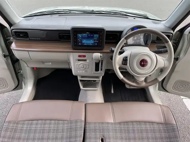 スズキ ラパン X 東京都 2025(令7)年 1.3万km トラッドカーキメタリック/ソフトベージュ 2トーン 純正ディスプレイオーディオ/ドライブレコーダー/フロアマット/Bluetooth/クリアランスソナー/前席シートヒーター/バックカメラ/革巻きステアリング/ステアリングスイッチ/アイドリングストップ/レーンキープアシスト/衝突軽減ブレーキ/ハーフレザーシート