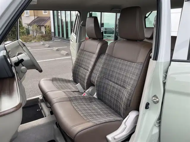 スズキ ラパン X 東京都 2025(令7)年 1.3万km トラッドカーキメタリック/ソフトベージュ 2トーン 純正ディスプレイオーディオ/ドライブレコーダー/フロアマット/Bluetooth/クリアランスソナー/前席シートヒーター/バックカメラ/革巻きステアリング/ステアリングスイッチ/アイドリングストップ/レーンキープアシスト/衝突軽減ブレーキ/ハーフレザーシート