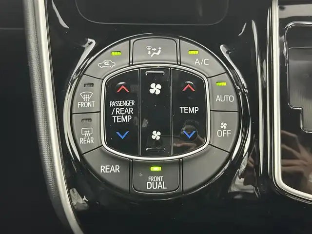 トヨタ ヴォクシー ZS 煌Ⅱ 岡山県 2019(平31)年 5.2万km ブラック 純正9インチナビ/ナビ型番：NSZT-Y68T/【CD/DVD/Bluetooth/フルセグTV】/両側パワースライドドア/バックカメラ/純正ドライブレコーダー(前)/LEDヘッドライト/クルーズコントロール/衝突軽減ブレーキシステム/オートライト/オートハイビーム/コーナーセンサー/ウインカーミラー/シートバックテーブル/シートリフター/チルドステアリング/ステアリングスイッチ/後席サンシェード/レーンアシスト/横滑り防止装置