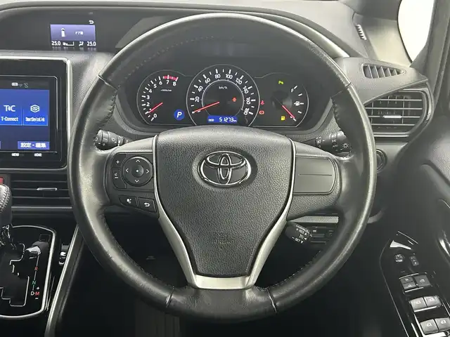 トヨタ ヴォクシー ZS 煌Ⅱ 岡山県 2019(平31)年 5.2万km ブラック 純正9インチナビ/ナビ型番：NSZT-Y68T/【CD/DVD/Bluetooth/フルセグTV】/両側パワースライドドア/バックカメラ/純正ドライブレコーダー(前)/LEDヘッドライト/クルーズコントロール/衝突軽減ブレーキシステム/オートライト/オートハイビーム/コーナーセンサー/ウインカーミラー/シートバックテーブル/シートリフター/チルドステアリング/ステアリングスイッチ/後席サンシェード/レーンアシスト/横滑り防止装置