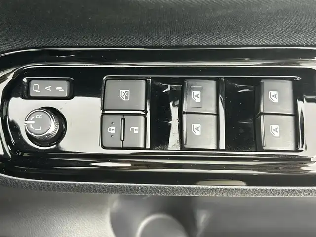 トヨタ ヴォクシー ZS 煌Ⅱ 岡山県 2019(平31)年 5.2万km ブラック 純正9インチナビ/ナビ型番：NSZT-Y68T/【CD/DVD/Bluetooth/フルセグTV】/両側パワースライドドア/バックカメラ/純正ドライブレコーダー(前)/LEDヘッドライト/クルーズコントロール/衝突軽減ブレーキシステム/オートライト/オートハイビーム/コーナーセンサー/ウインカーミラー/シートバックテーブル/シートリフター/チルドステアリング/ステアリングスイッチ/後席サンシェード/レーンアシスト/横滑り防止装置