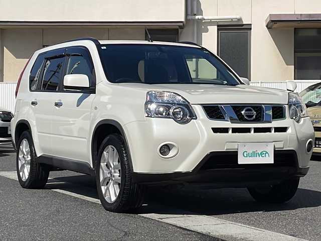 日産 エクストレイル 20Xtt 岡山県 2013(平25)年 3.2万km ブリリアントホワイトパール 登録時走行距離31947km/純正SDナビ/(AM/FM/TV/BT/DISC)/ダウンヒルアシストコントロール/4WD/バックカメラ/ビルトインETC/クルーズコントロール/全席シートヒーター/ルーフレール/スマートキー/スペアキー/USB入力端子/純正１８インチアルミホイール/キセノンヘッドライト