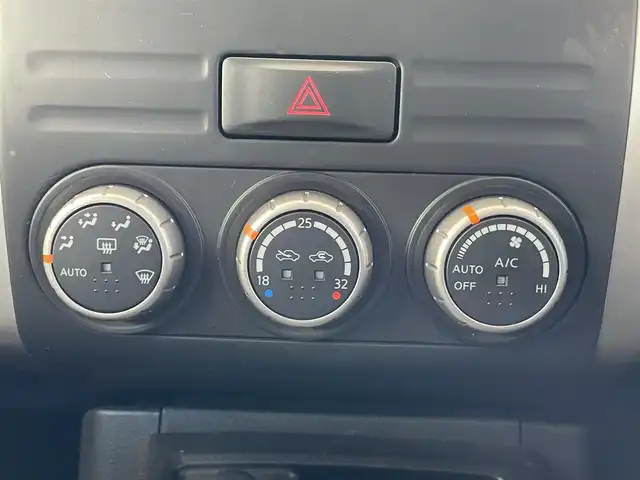 日産 エクストレイル 20Xtt 岡山県 2013(平25)年 3.2万km ブリリアントホワイトパール 登録時走行距離31947km/純正SDナビ/(AM/FM/TV/BT/DISC)/ダウンヒルアシストコントロール/4WD/バックカメラ/ビルトインETC/クルーズコントロール/全席シートヒーター/ルーフレール/スマートキー/スペアキー/USB入力端子/純正１８インチアルミホイール/キセノンヘッドライト