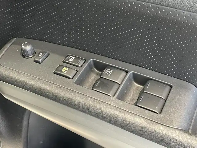 日産 エクストレイル 20Xtt 岡山県 2013(平25)年 3.2万km ブリリアントホワイトパール 登録時走行距離31947km/純正SDナビ/(AM/FM/TV/BT/DISC)/ダウンヒルアシストコントロール/4WD/バックカメラ/ビルトインETC/クルーズコントロール/全席シートヒーター/ルーフレール/スマートキー/スペアキー/USB入力端子/純正１８インチアルミホイール/キセノンヘッドライト