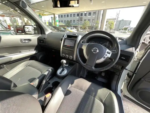 日産 エクストレイル 20Xtt 岡山県 2013(平25)年 3.2万km ブリリアントホワイトパール 登録時走行距離31947km/純正SDナビ/(AM/FM/TV/BT/DISC)/ダウンヒルアシストコントロール/4WD/バックカメラ/ビルトインETC/クルーズコントロール/全席シートヒーター/ルーフレール/スマートキー/スペアキー/USB入力端子/純正１８インチアルミホイール/キセノンヘッドライト