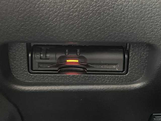 日産 エクストレイル 20Xtt 岡山県 2013(平25)年 3.2万km ブリリアントホワイトパール 登録時走行距離31947km/純正SDナビ/(AM/FM/TV/BT/DISC)/ダウンヒルアシストコントロール/4WD/バックカメラ/ビルトインETC/クルーズコントロール/全席シートヒーター/ルーフレール/スマートキー/スペアキー/USB入力端子/純正１８インチアルミホイール/キセノンヘッドライト