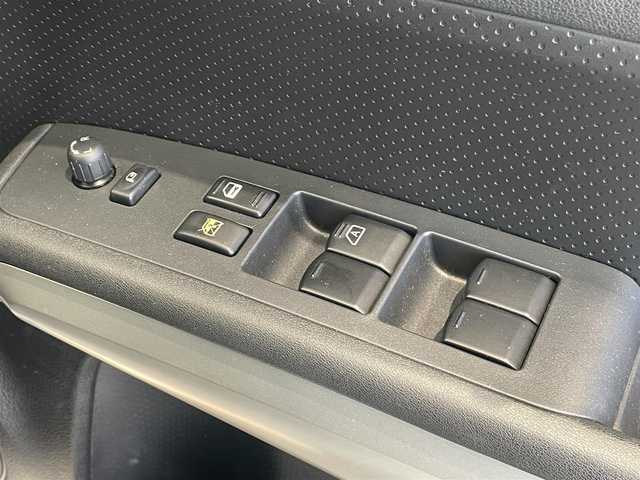 日産 エクストレイル 20Xtt 岡山県 2013(平25)年 3.2万km ブリリアントホワイトパール 登録時走行距離31947km/純正SDナビ/(AM/FM/TV/BT/DISC)/ダウンヒルアシストコントロール/4WD/バックカメラ/ビルトインETC/クルーズコントロール/全席シートヒーター/ルーフレール/スマートキー/スペアキー/USB入力端子/純正１８インチアルミホイール/キセノンヘッドライト