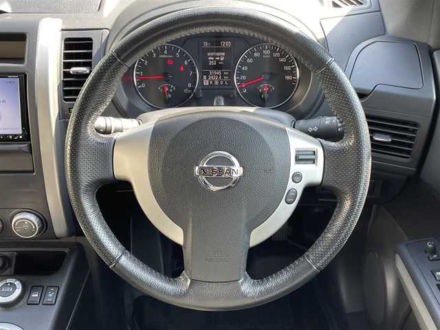 日産 エクストレイル 20Xtt 岡山県 2013(平25)年 3.2万km ブリリアントホワイトパール 登録時走行距離31947km/純正SDナビ/(AM/FM/TV/BT/DISC)/ダウンヒルアシストコントロール/4WD/バックカメラ/ビルトインETC/クルーズコントロール/全席シートヒーター/ルーフレール/スマートキー/スペアキー/USB入力端子/純正１８インチアルミホイール/キセノンヘッドライト