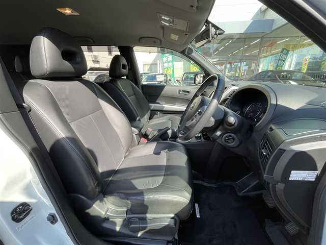 日産 エクストレイル 20Xtt 岡山県 2013(平25)年 3.2万km ブリリアントホワイトパール 登録時走行距離31947km/純正SDナビ/(AM/FM/TV/BT/DISC)/ダウンヒルアシストコントロール/4WD/バックカメラ/ビルトインETC/クルーズコントロール/全席シートヒーター/ルーフレール/スマートキー/スペアキー/USB入力端子/純正１８インチアルミホイール/キセノンヘッドライト