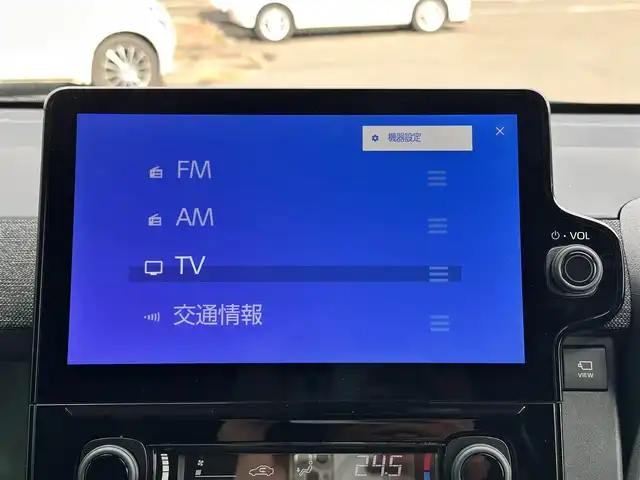 トヨタ シエンタ ハイブリッド Z 宮城県 2025(令7)年 0.3万km プラチナホワイトパールマイカ トヨタチームメイト/・アドバンストパーク/・パーキングサポートブレーキ（周囲静止物/後方歩行者）/・パノラミックビューモニター（床下透過表示機能付）/コンフォートパッケージ/・IRカット機能付ガラス/・ステアリングヒーター/・シートヒーター（運転席/助手席）/寒冷地仕様/アクセサリーコンセント/＝＝＝/セーフティセンス/・プリクラッシュセーフティ/・レーントレーシングアシスト/・レーンディパーチャーアラート/・レーダークルーズコントロール/・アダプティブハイビーム獅子打てむ/・ロードサインアシスト/・ドライバー異常時対応システム/・プロアクティブドライビングアシスト/・発進遅れ告知機能/パーキングサポートブレーキ（前後方静止物/後方接近車両）/BSM/ディスプレイオーディオプラス/・コネクティッドナビ対応10.5インチディスプレイ/・車載ナビ/・Bluetooth/・フルセグTV/・AppleCarPlay/AndroidAuto/ビルトインETC/ドライブレコーダー/ハンズフリーパワースライドドア（両側）/モデリスタ15インチAW