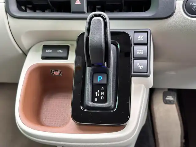 トヨタ シエンタ ハイブリッド Z 宮城県 2025(令7)年 0.3万km プラチナホワイトパールマイカ トヨタチームメイト/・アドバンストパーク/・パーキングサポートブレーキ（周囲静止物/後方歩行者）/・パノラミックビューモニター（床下透過表示機能付）/コンフォートパッケージ/・IRカット機能付ガラス/・ステアリングヒーター/・シートヒーター（運転席/助手席）/寒冷地仕様/アクセサリーコンセント/＝＝＝/セーフティセンス/・プリクラッシュセーフティ/・レーントレーシングアシスト/・レーンディパーチャーアラート/・レーダークルーズコントロール/・アダプティブハイビーム獅子打てむ/・ロードサインアシスト/・ドライバー異常時対応システム/・プロアクティブドライビングアシスト/・発進遅れ告知機能/パーキングサポートブレーキ（前後方静止物/後方接近車両）/BSM/ディスプレイオーディオプラス/・コネクティッドナビ対応10.5インチディスプレイ/・車載ナビ/・Bluetooth/・フルセグTV/・AppleCarPlay/AndroidAuto/ビルトインETC/ドライブレコーダー/ハンズフリーパワースライドドア（両側）/モデリスタ15インチAW