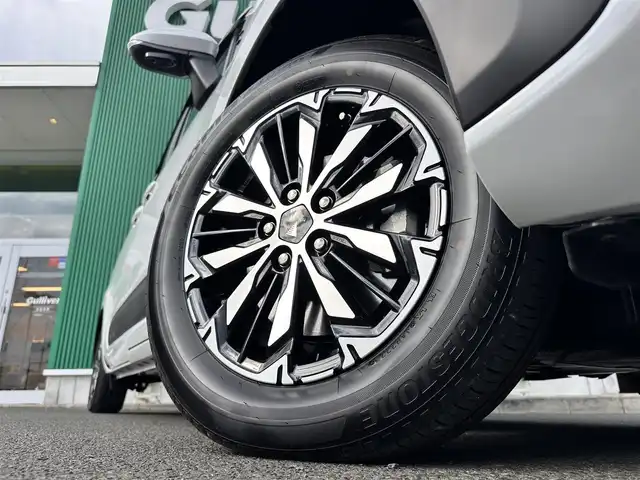 トヨタ シエンタ ハイブリッド Z 宮城県 2025(令7)年 0.3万km プラチナホワイトパールマイカ トヨタチームメイト/・アドバンストパーク/・パーキングサポートブレーキ（周囲静止物/後方歩行者）/・パノラミックビューモニター（床下透過表示機能付）/コンフォートパッケージ/・IRカット機能付ガラス/・ステアリングヒーター/・シートヒーター（運転席/助手席）/寒冷地仕様/アクセサリーコンセント/＝＝＝/セーフティセンス/・プリクラッシュセーフティ/・レーントレーシングアシスト/・レーンディパーチャーアラート/・レーダークルーズコントロール/・アダプティブハイビーム獅子打てむ/・ロードサインアシスト/・ドライバー異常時対応システム/・プロアクティブドライビングアシスト/・発進遅れ告知機能/パーキングサポートブレーキ（前後方静止物/後方接近車両）/BSM/ディスプレイオーディオプラス/・コネクティッドナビ対応10.5インチディスプレイ/・車載ナビ/・Bluetooth/・フルセグTV/・AppleCarPlay/AndroidAuto/ビルトインETC/ドライブレコーダー/ハンズフリーパワースライドドア（両側）/モデリスタ15インチAW