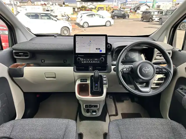 トヨタ シエンタ ハイブリッド Z 宮城県 2025(令7)年 0.3万km プラチナホワイトパールマイカ トヨタチームメイト/・アドバンストパーク/・パーキングサポートブレーキ（周囲静止物/後方歩行者）/・パノラミックビューモニター（床下透過表示機能付）/コンフォートパッケージ/・IRカット機能付ガラス/・ステアリングヒーター/・シートヒーター（運転席/助手席）/寒冷地仕様/アクセサリーコンセント/＝＝＝/セーフティセンス/・プリクラッシュセーフティ/・レーントレーシングアシスト/・レーンディパーチャーアラート/・レーダークルーズコントロール/・アダプティブハイビーム獅子打てむ/・ロードサインアシスト/・ドライバー異常時対応システム/・プロアクティブドライビングアシスト/・発進遅れ告知機能/パーキングサポートブレーキ（前後方静止物/後方接近車両）/BSM/ディスプレイオーディオプラス/・コネクティッドナビ対応10.5インチディスプレイ/・車載ナビ/・Bluetooth/・フルセグTV/・AppleCarPlay/AndroidAuto/ビルトインETC/ドライブレコーダー/ハンズフリーパワースライドドア（両側）/モデリスタ15インチAW