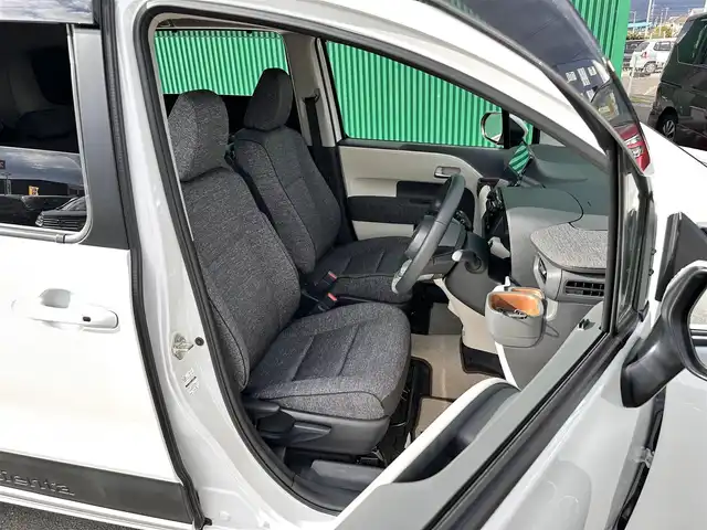 トヨタ シエンタ ハイブリッド Z 宮城県 2025(令7)年 0.3万km プラチナホワイトパールマイカ トヨタチームメイト/・アドバンストパーク/・パーキングサポートブレーキ（周囲静止物/後方歩行者）/・パノラミックビューモニター（床下透過表示機能付）/コンフォートパッケージ/・IRカット機能付ガラス/・ステアリングヒーター/・シートヒーター（運転席/助手席）/寒冷地仕様/アクセサリーコンセント/＝＝＝/セーフティセンス/・プリクラッシュセーフティ/・レーントレーシングアシスト/・レーンディパーチャーアラート/・レーダークルーズコントロール/・アダプティブハイビーム獅子打てむ/・ロードサインアシスト/・ドライバー異常時対応システム/・プロアクティブドライビングアシスト/・発進遅れ告知機能/パーキングサポートブレーキ（前後方静止物/後方接近車両）/BSM/ディスプレイオーディオプラス/・コネクティッドナビ対応10.5インチディスプレイ/・車載ナビ/・Bluetooth/・フルセグTV/・AppleCarPlay/AndroidAuto/ビルトインETC/ドライブレコーダー/ハンズフリーパワースライドドア（両側）/モデリスタ15インチAW