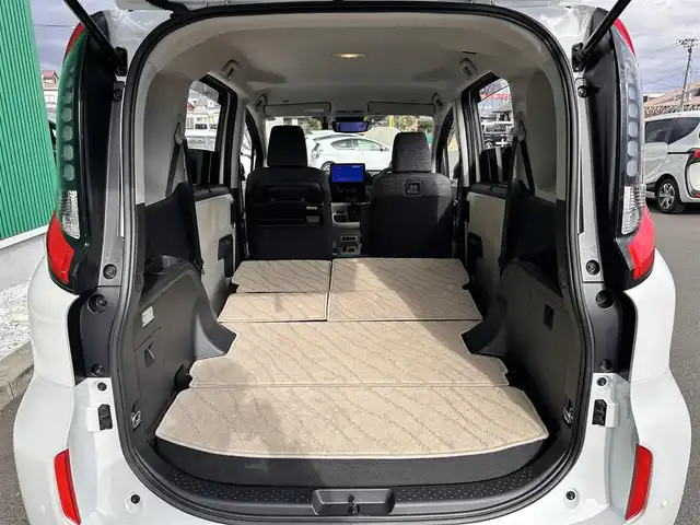 トヨタ シエンタ ハイブリッド Z 宮城県 2025(令7)年 0.3万km プラチナホワイトパールマイカ トヨタチームメイト/・アドバンストパーク/・パーキングサポートブレーキ（周囲静止物/後方歩行者）/・パノラミックビューモニター（床下透過表示機能付）/コンフォートパッケージ/・IRカット機能付ガラス/・ステアリングヒーター/・シートヒーター（運転席/助手席）/寒冷地仕様/アクセサリーコンセント/＝＝＝/セーフティセンス/・プリクラッシュセーフティ/・レーントレーシングアシスト/・レーンディパーチャーアラート/・レーダークルーズコントロール/・アダプティブハイビーム獅子打てむ/・ロードサインアシスト/・ドライバー異常時対応システム/・プロアクティブドライビングアシスト/・発進遅れ告知機能/パーキングサポートブレーキ（前後方静止物/後方接近車両）/BSM/ディスプレイオーディオプラス/・コネクティッドナビ対応10.5インチディスプレイ/・車載ナビ/・Bluetooth/・フルセグTV/・AppleCarPlay/AndroidAuto/ビルトインETC/ドライブレコーダー/ハンズフリーパワースライドドア（両側）/モデリスタ15インチAW