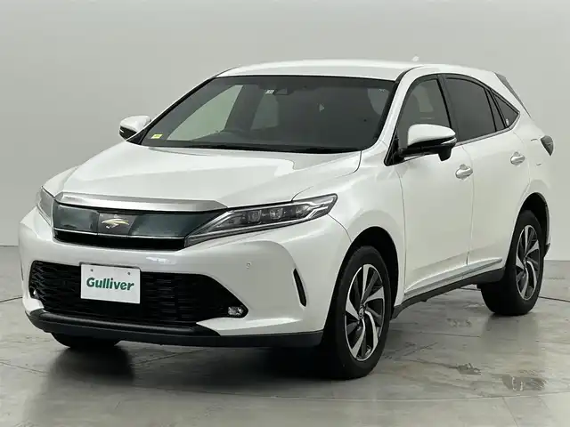 トヨタ ハリアー プレミアム 福岡県 2017(平29)年 5.8万km ホワイトパールクリスタルシャイン 純正ナビ（ＢＴ，フルセグＴＶ）　/バックカメラ　/ビルトインＥＴＣ　/ＡＣＣ　/コーナーセンサー　/衝突被害軽減ブレーキ　/レーンキープ　/アイドリングストップ　/パワーバックドア　/ハーフレザー　/純正１８インチＡＷ
