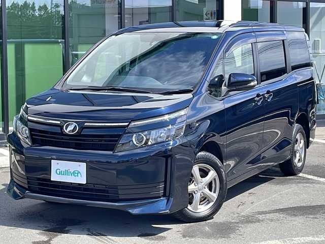 トヨタ ヴォクシー X 道東・釧路十勝 2016(平28)年 5.5万km ブラッキッシュアゲハガラスフレーク ・寒冷地仕様/・４WD/・純正メモリナビ/（CD・DVD・フルセグ・AM・FM・SD・BT）/・バックカメラ/・両側パワースライドドア/・衝突軽減ブレーキ/・車線逸脱警報装置/・オートマチックハイビーム/・社外15インチアルミ/・アイドリングストップ/・オートライト/・オートハイビーム/・ＥＴＣ