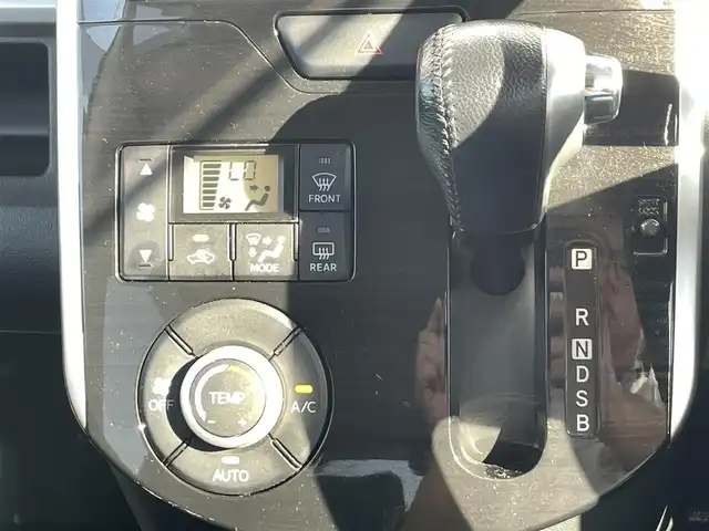 ダイハツ タント カスタム RS トップED SAⅡ 愛知県 2015(平27)年 8.4万km パールホワイトⅢ ・純正HDDナビ/・フルセグテレビ/・CD/DVD再生機能/・ミュージックサーバー（HDD録音機能）/・Bluetooth接続機能/・ベンチシート/・両側電動スライドドア/・純正フロアマット/・純正15インチアルミホイール/・純正LEDヘッドライト/・オートライト/・衝突軽減ブレーキ/・レーンキープアシスト/・誤発進抑制機能/・スマートキー/・プッシュスタート/・オートエアコン
