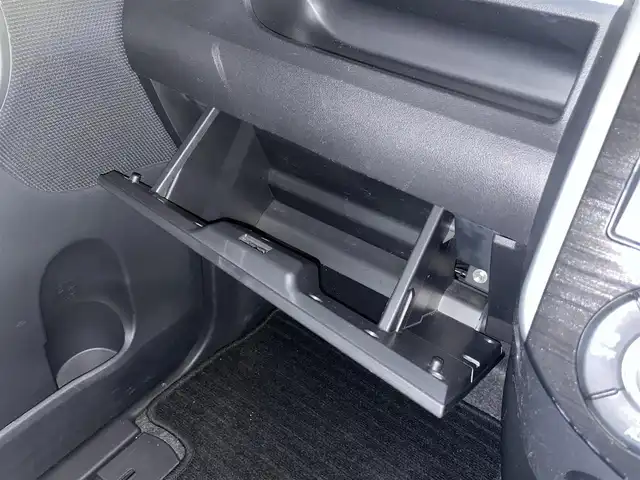 ダイハツ タント カスタム RS トップED SAⅡ 和歌山県 2015(平27)年 8.4万km パールホワイトⅢ (株)IDOMが運営する【じしゃロン和歌山店】の自社ローン専用車両になります。こちらは現金またはオートローンご利用時の価格です。自社ローンご希望の方は別途その旨お申付け下さい/・純正HDDナビ/・フルセグテレビ/・CD/DVD再生機能/・ミュージックサーバー（HDD録音機能）/・Bluetooth接続機能/・ベンチシート/・両側電動スライドドア/・純正フロアマット/・純正15インチアルミホイール/・純正LEDヘッドライト/・オートライト/・衝突軽減ブレーキ/・レーンキープアシスト/・誤発進抑制機能/・スマートキー/・プッシュスタート/・オートエアコン