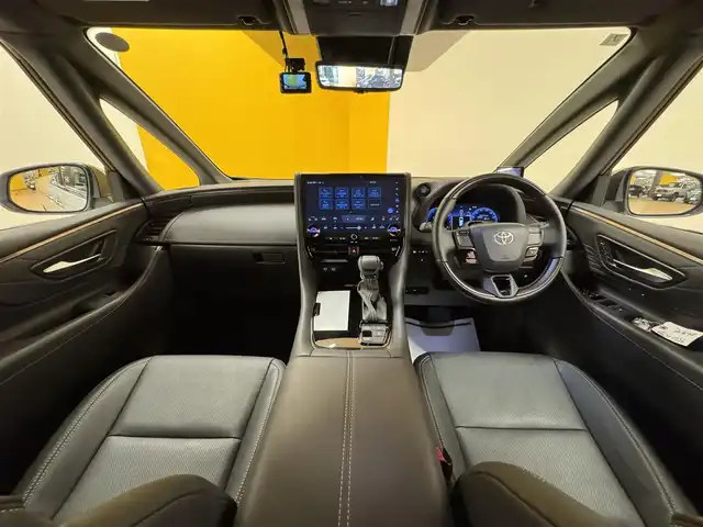 トヨタ アルファード Z 群馬県 2024(令6)年 0.9万km プラチナホワイトパールマイカ セーフティセンス/左右独立ムーンルーフ/ユニバーサルステップ/トヨタチームメイト/純正13.2インチフリップダウンモニター/純正14インチディスプレイオーディオ（ナビ機能付き）/　　BT/フルセグ/USB/Miracast/パノラミックビューモニター/両側パワースライドドア/パワーバックドア/レーダークルーズコントロール/三眼LEDオートライト/オートハイビーム/シーケンシャルウィンカー/レザーシート/前席・2列目シートヒーター/前席・2列目シートベンチレーション/前席パワーシート（運転席メモリー機能付き）/純正18インチAW/コーナーセンサー/前後ドライブレコーダー/ブラインドスポットモニター/デジタルインナーミラー/ヘッドアップディスプレイ/カーテシランプ/置くだけ充電/オートブレーキホールド/ステアリングヒーター/ステアリングスイッチ/オートリトラクタブルミラー/横滑り防止装置/サイド・カーテンエアバッグ/スマートキー/ビルトインETC2.0/ワンオーナー
