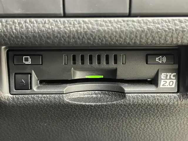 トヨタ ＲＡＶ４ ハイブリッド アドベンチャー 岡山県 2022(令4)年 3.1万km アティチュードブラックマイカ 純正９型ナビ　(NSZT-Y68T)/【CD/DVD/BT/USB/フルセグ】/レーダークルーズコントロール　/ビルトインＥＴＣ２．０　/シートヒーター　前席/シートクーラー　前席/ＬＥＤヘッドライト　/バックカメラ　/電動リアゲート　/コーナーセンサー　前後/オートハイビーム　/ルーフレール/禁煙車/踏み間違い防止/ステアリングヒーター/シートメモリー/オートブレーキホールド/デジタルインナーミラー