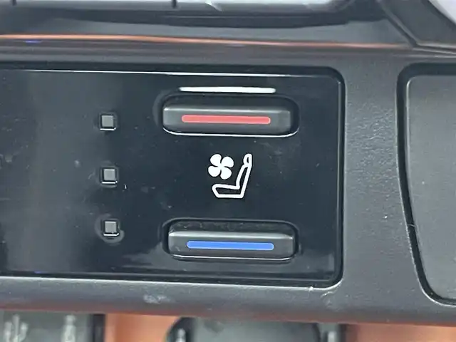 トヨタ ＲＡＶ４ ハイブリッド アドベンチャー 岡山県 2022(令4)年 3.1万km アティチュードブラックマイカ 純正９型ナビ　(NSZT-Y68T)/【CD/DVD/BT/USB/フルセグ】/レーダークルーズコントロール　/ビルトインＥＴＣ２．０　/シートヒーター　前席/シートクーラー　前席/ＬＥＤヘッドライト　/バックカメラ　/電動リアゲート　/コーナーセンサー　前後/オートハイビーム　/ルーフレール/禁煙車/踏み間違い防止/ステアリングヒーター/シートメモリー/オートブレーキホールド/デジタルインナーミラー