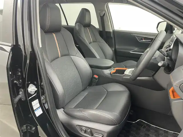 トヨタ ＲＡＶ４ ハイブリッド アドベンチャー 岡山県 2022(令4)年 3.1万km アティチュードブラックマイカ 純正９型ナビ　(NSZT-Y68T)/【CD/DVD/BT/USB/フルセグ】/レーダークルーズコントロール　/ビルトインＥＴＣ２．０　/シートヒーター　前席/シートクーラー　前席/ＬＥＤヘッドライト　/バックカメラ　/電動リアゲート　/コーナーセンサー　前後/オートハイビーム　/ルーフレール/禁煙車/踏み間違い防止/ステアリングヒーター/シートメモリー/オートブレーキホールド/デジタルインナーミラー