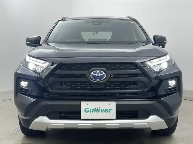 トヨタ ＲＡＶ４ ハイブリッド アドベンチャー 岡山県 2022(令4)年 3.1万km アティチュードブラックマイカ 純正９型ナビ　(NSZT-Y68T)/【CD/DVD/BT/USB/フルセグ】/レーダークルーズコントロール　/ビルトインＥＴＣ２．０　/シートヒーター　前席/シートクーラー　前席/ＬＥＤヘッドライト　/バックカメラ　/電動リアゲート　/コーナーセンサー　前後/オートハイビーム　/ルーフレール/禁煙車/踏み間違い防止/ステアリングヒーター/シートメモリー/オートブレーキホールド/デジタルインナーミラー