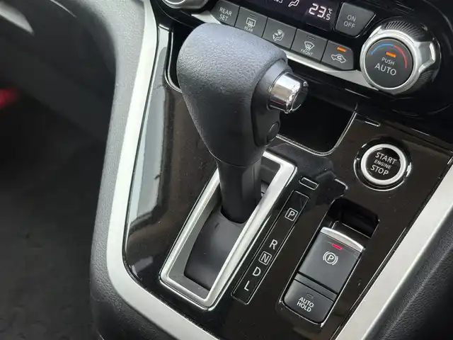 日産 セレナ ハイウェイスター Vセレクション 山口県 2017(平29)年 4.9万km ブリリアントホワイトパール 9型ナビ フルセグTV CD DVD BT BD/フリップダウンモニター/アラウンドビューモニター/プロパイロット/両側パワースライドドア/ナビ連動ドラレコ/2.0ETC/デジタルインナーミラー/パーキングアシスト/衝突被害軽減ブレーキ/LEDオートヘッドライト/フォグライト/コーナーセンサー/ステアリングリモコン/スマートキー/電動パーキングブレーキ/W サイド カーテン エアバッグ/禁煙車